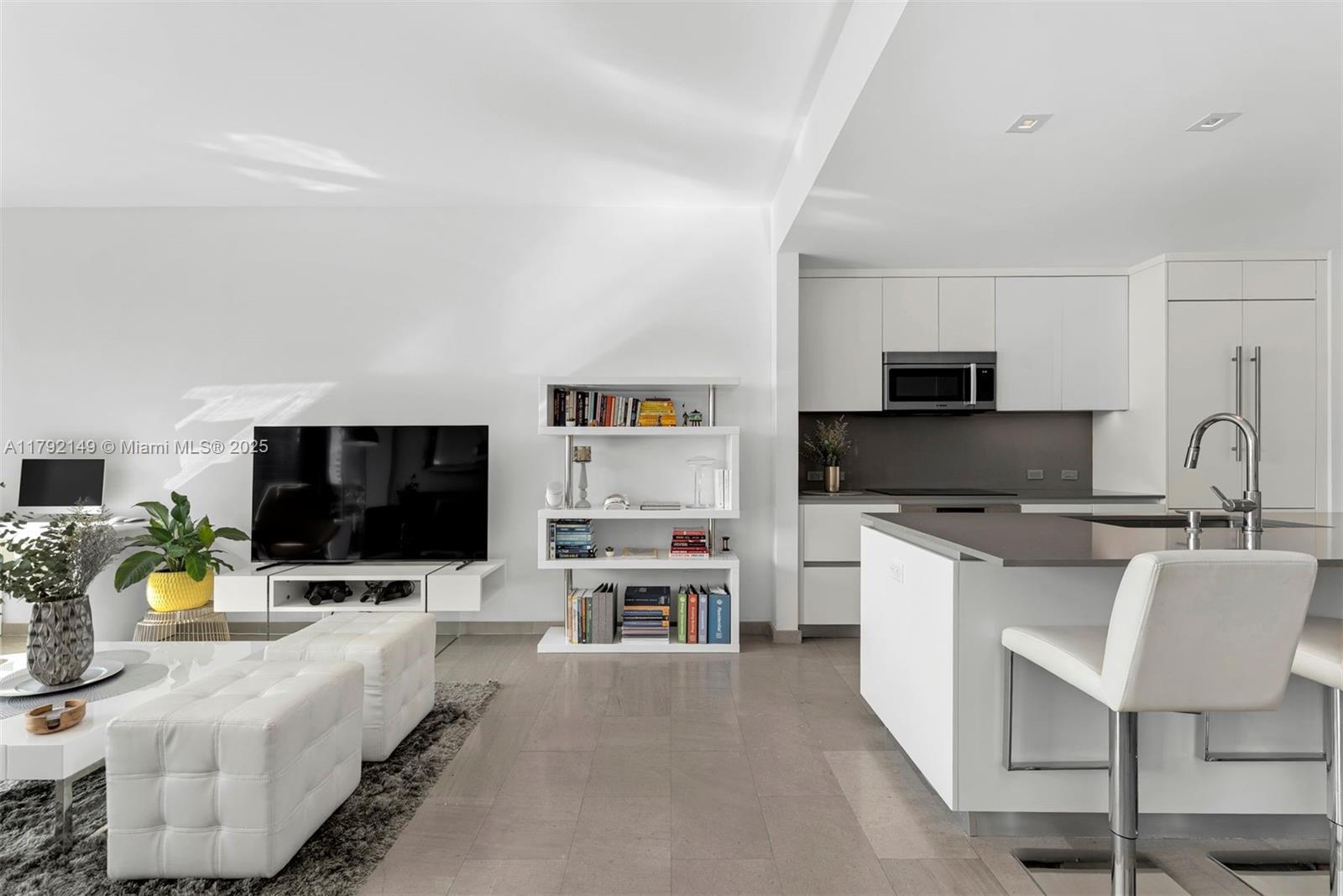 REACH CONDO - Residential Lease
