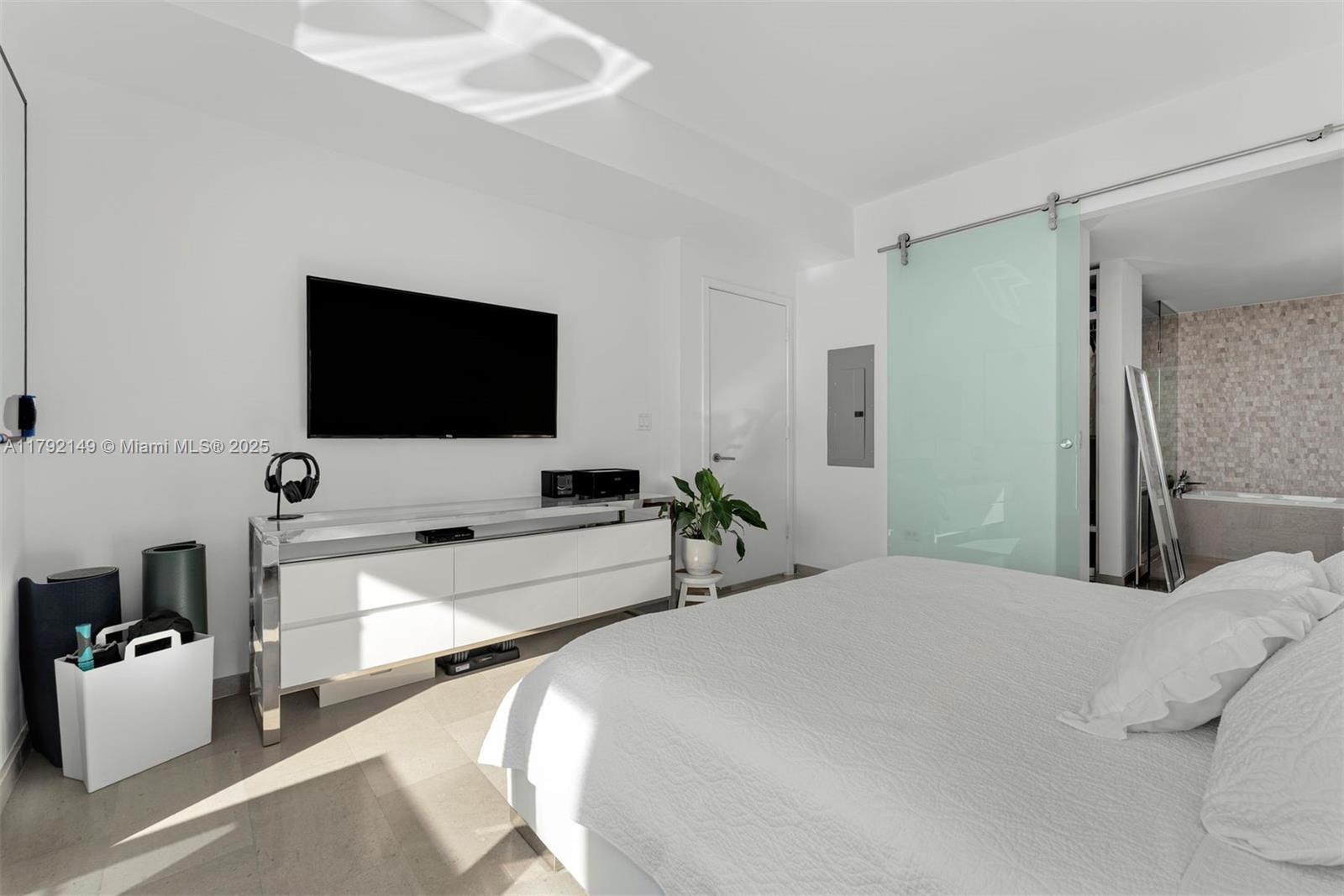 REACH CONDO - Residential Lease