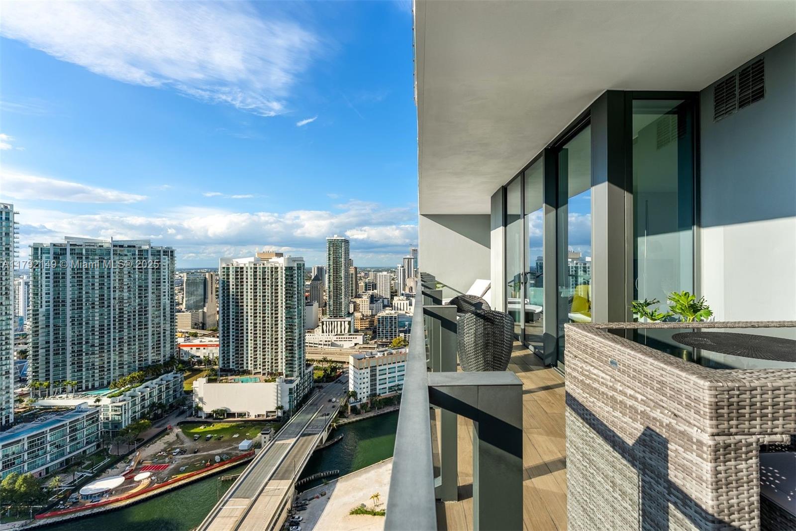 REACH CONDO - Residential Lease