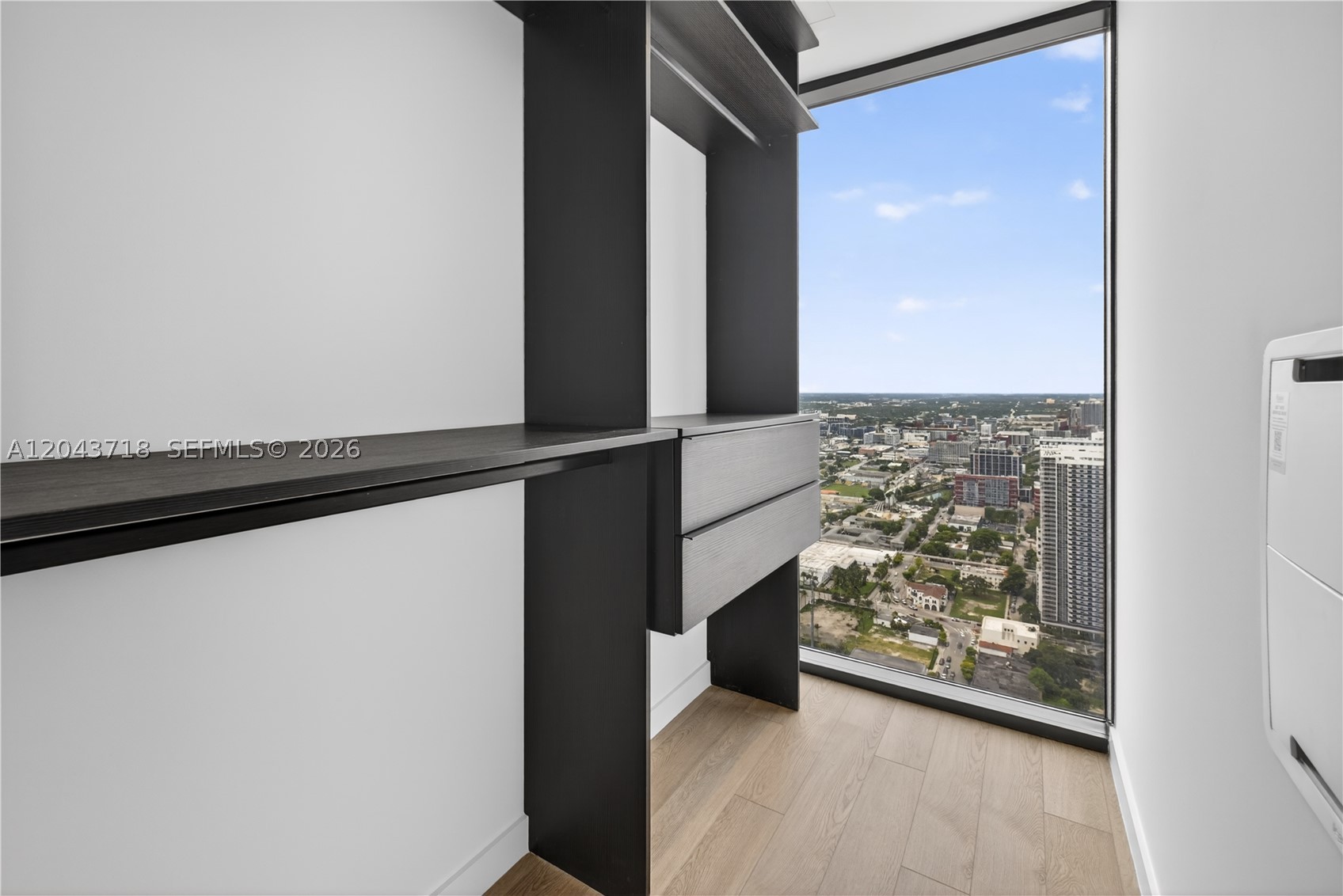 ELLEVEN HOTEL RESIDENCES - Residential