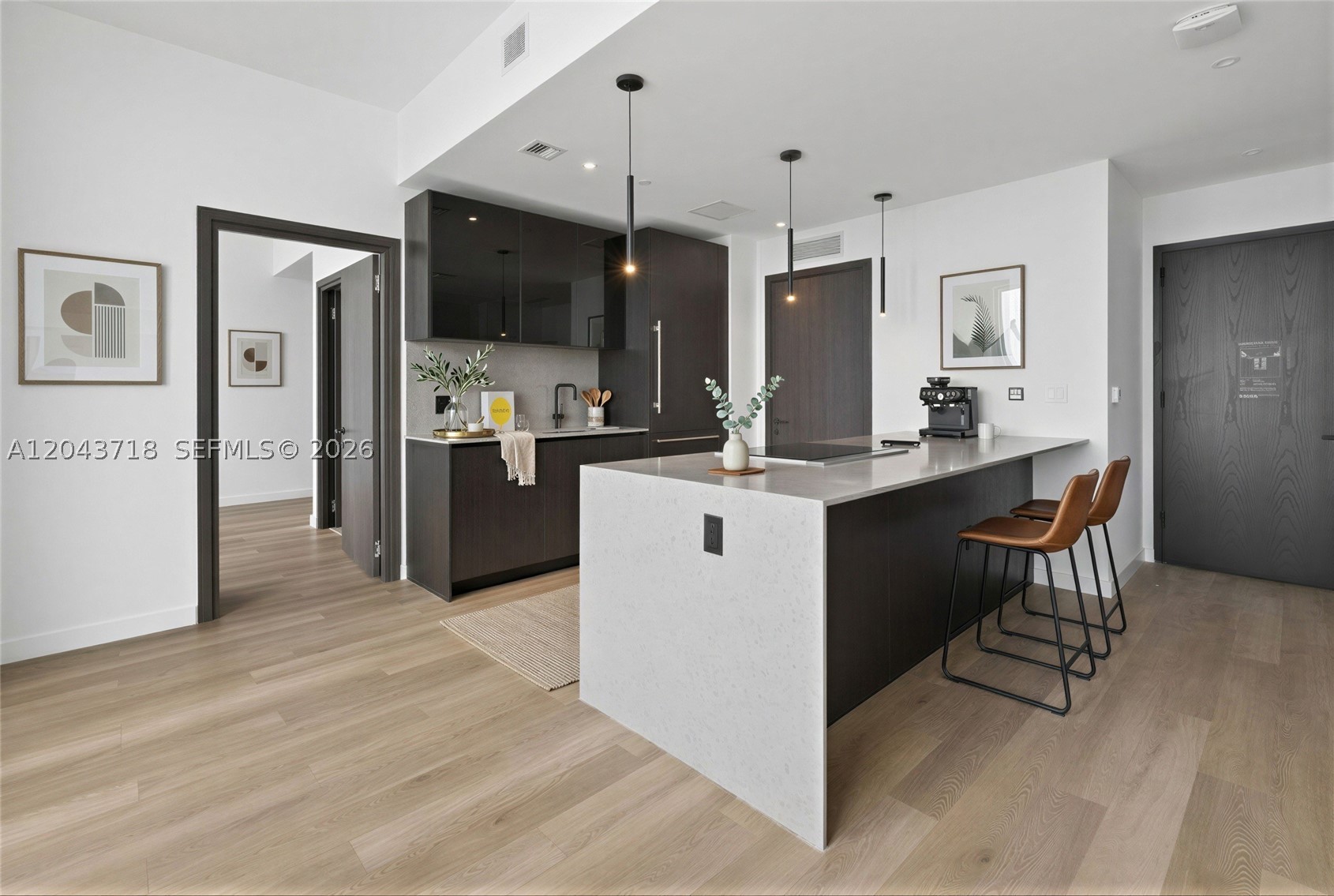 ELLEVEN HOTEL RESIDENCES - Residential