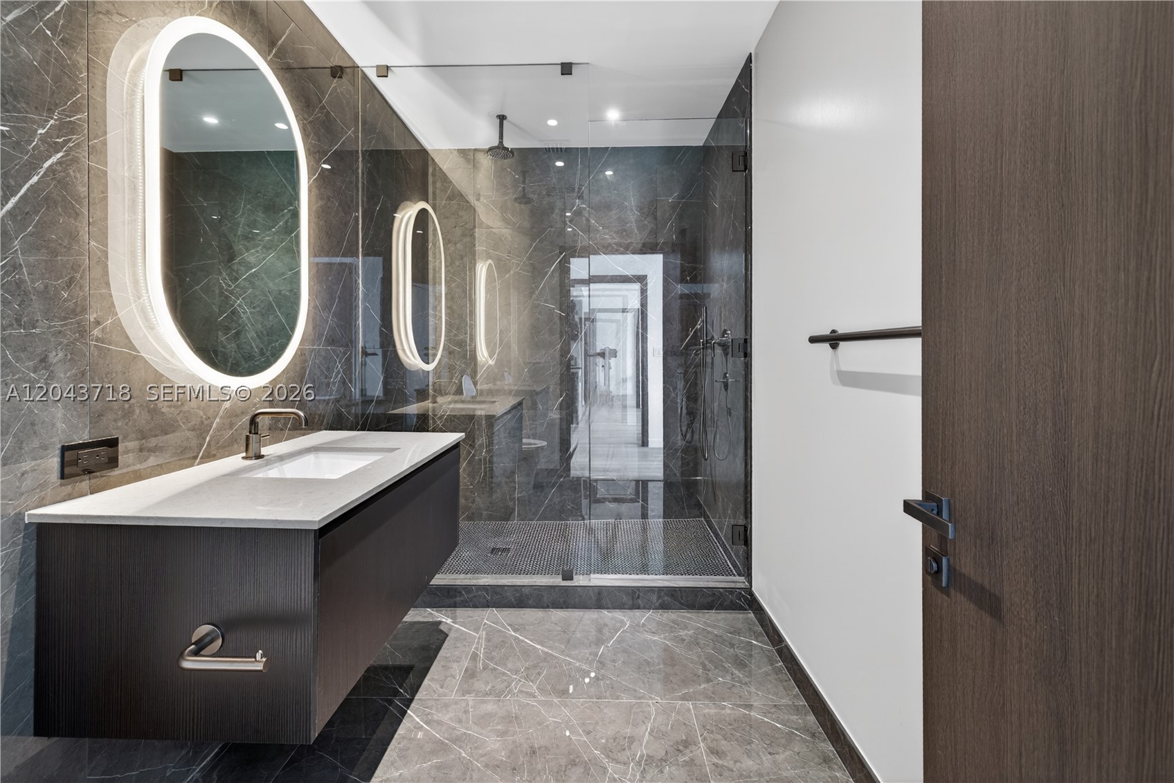 ELLEVEN HOTEL RESIDENCES - Residential