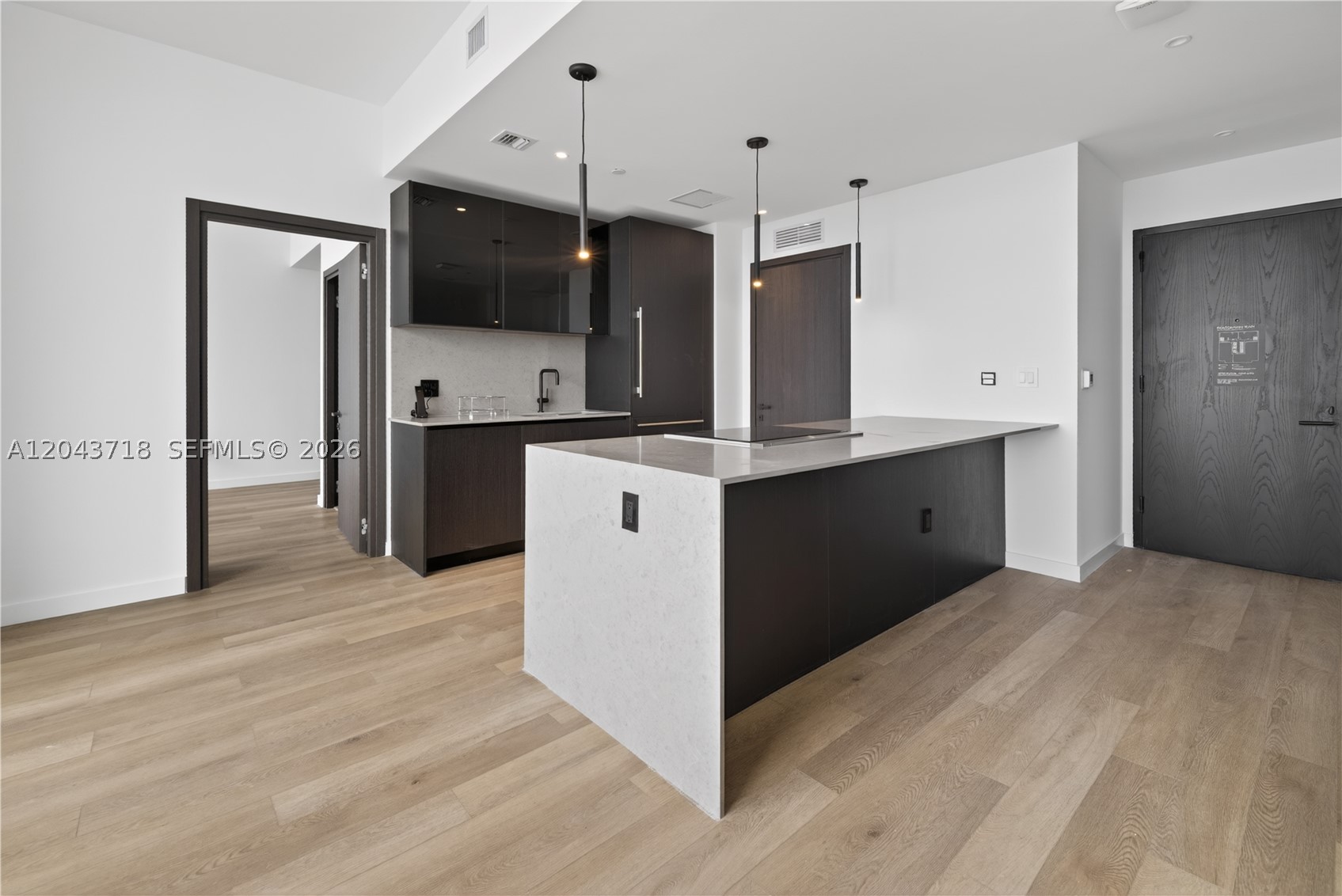 ELLEVEN HOTEL RESIDENCES - Residential