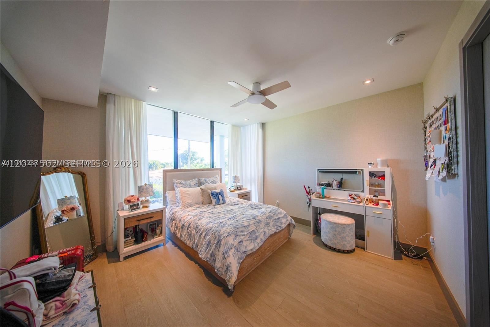 TREASURE ISLAND - Residential