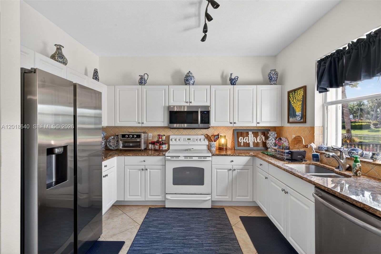 BOTANICA LAKES - Residential