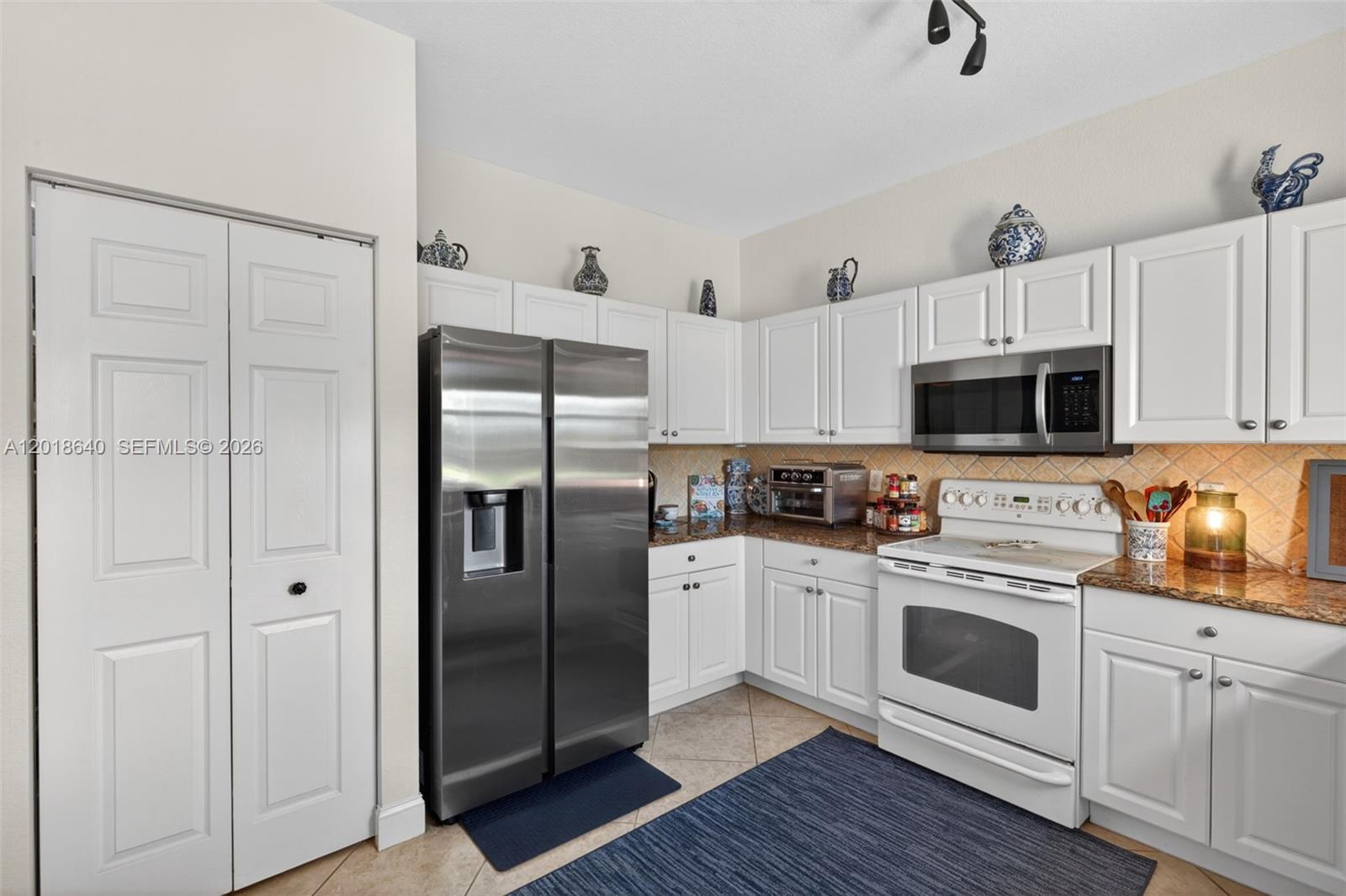 BOTANICA LAKES - Residential