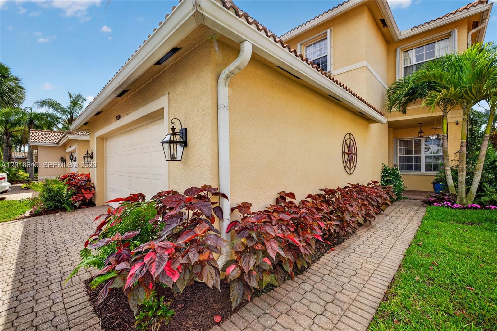 BOTANICA LAKES - Residential