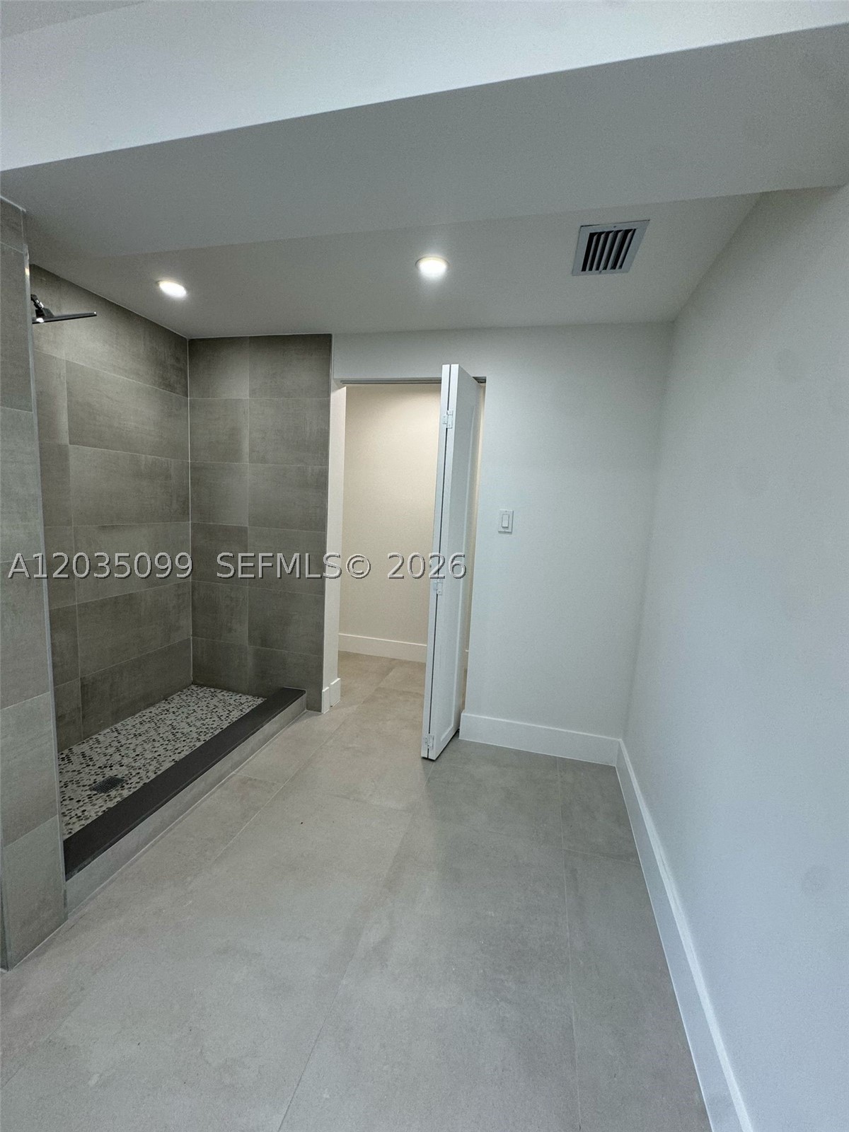 PLAYLAND ISLES - Residential Lease