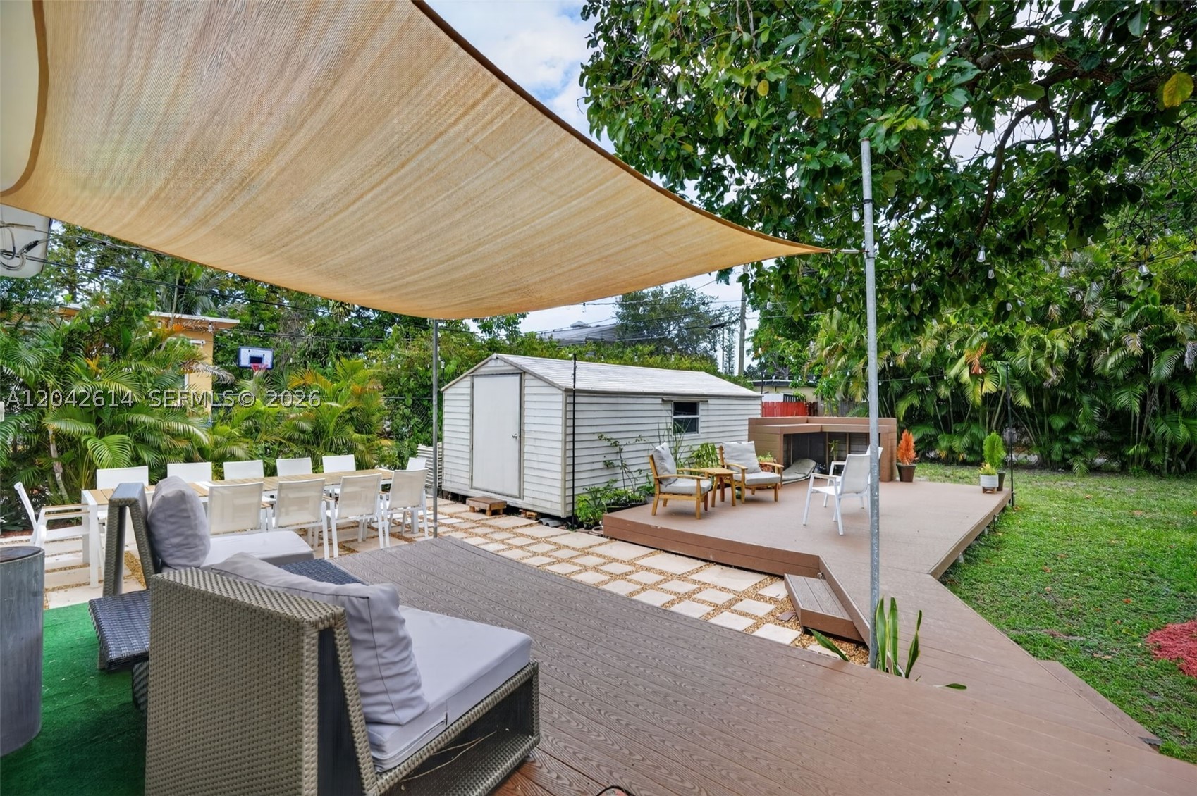HOLLYWOOD PARK - Residential