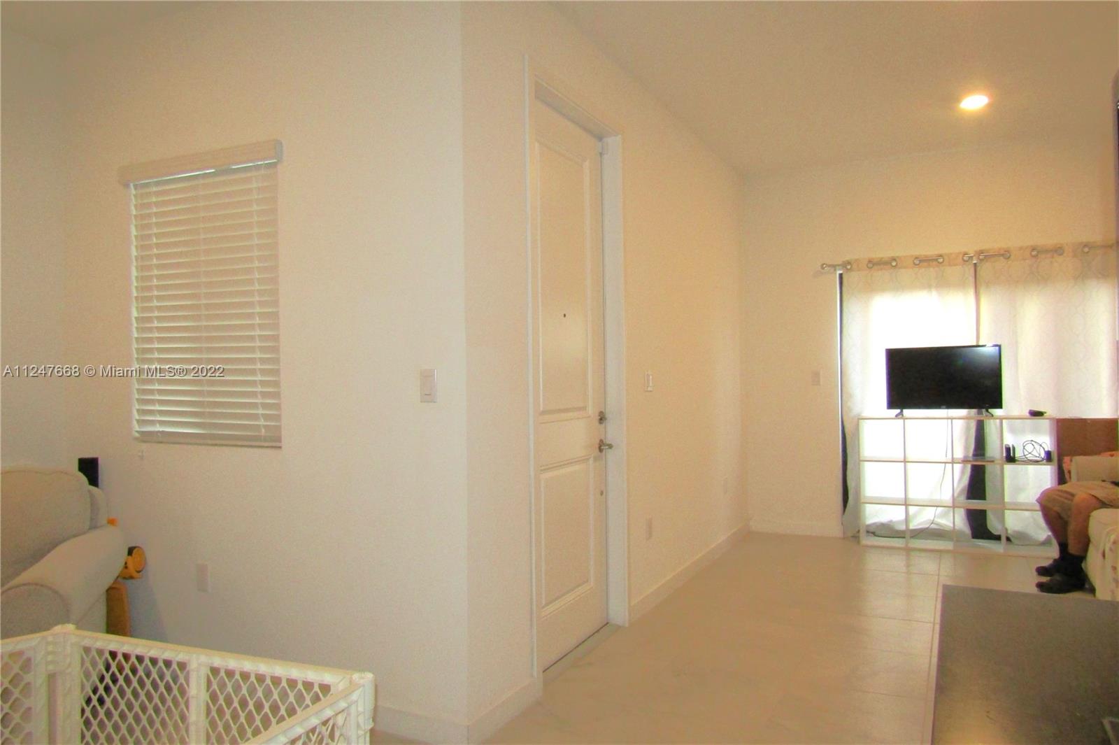 TROPICAL BREEZE TOWNHOUSE - Residential Lease