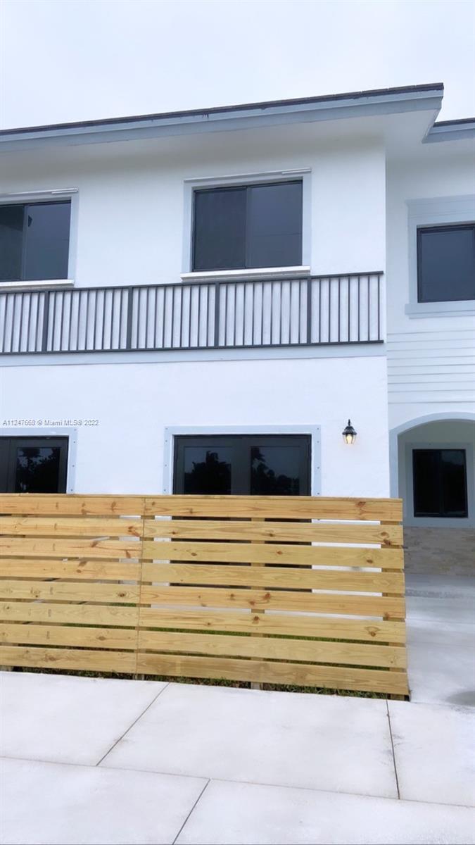 TROPICAL BREEZE TOWNHOUSE - Residential Lease