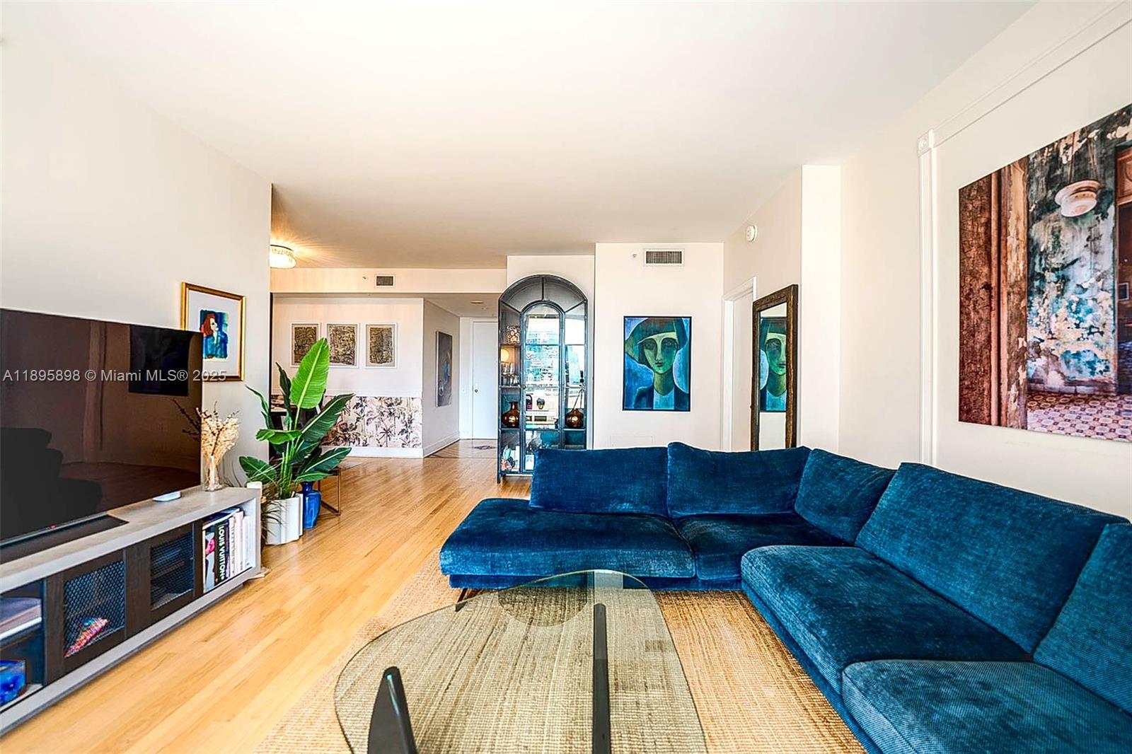 Discover this 2bdr/2ba charming unit at One Tequesta Point, located in the heart of Brickell Key, one of Miami’s most prestigious communities. This private oasis offers the perfect blend of luxury, comfort, and convenience just steps away from the vibrant Brickell district. The island lifestyle awaits with scenic walking paths, lush green spaces, playground, easy access to restaurants, market, hair salon all within walking distance. The newly renovated lobby welcomes residents with a modern, elegant ambiance. 24-hour security, concierge and valet service, pool, fitness center, squash room, business center, and an exclusive owners’ lounge. Whether you’re seeking tranquility, convenience, or a connected community, One Tequesta Point offers it all in one of Miami’s most desirable addresses.
