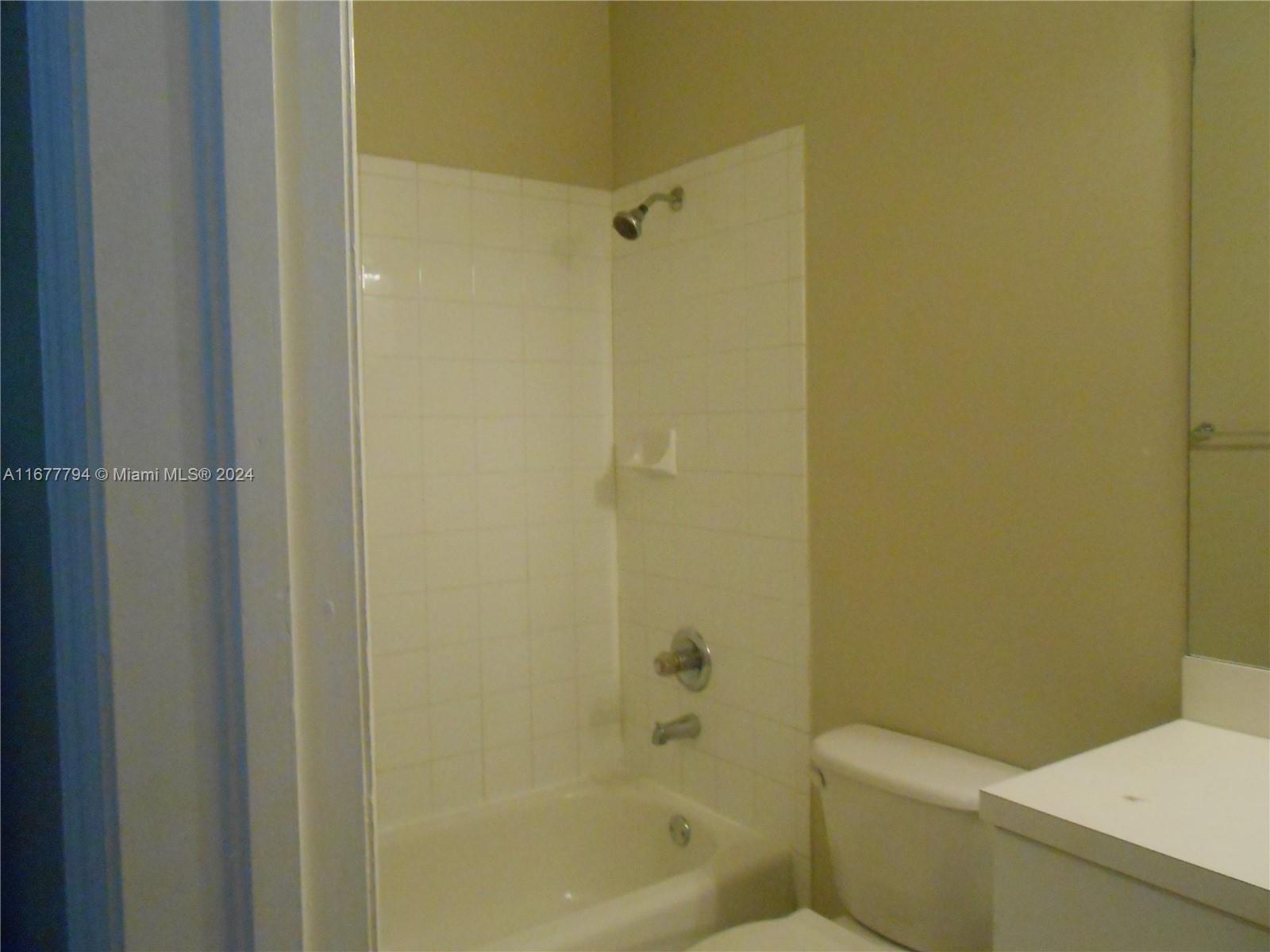 KENDALL BREEZE - Residential Lease