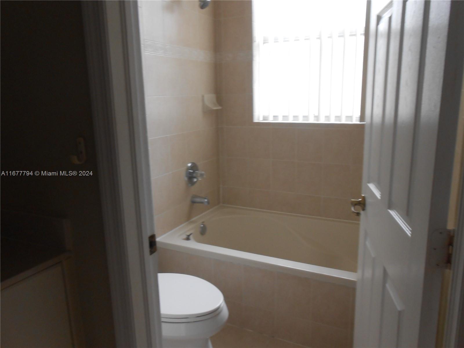 KENDALL BREEZE - Residential Lease