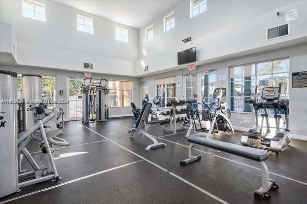 KENDALL BREEZE - Residential Lease