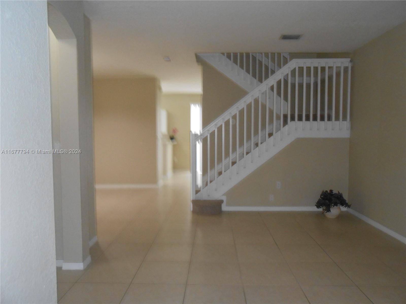 KENDALL BREEZE - Residential Lease