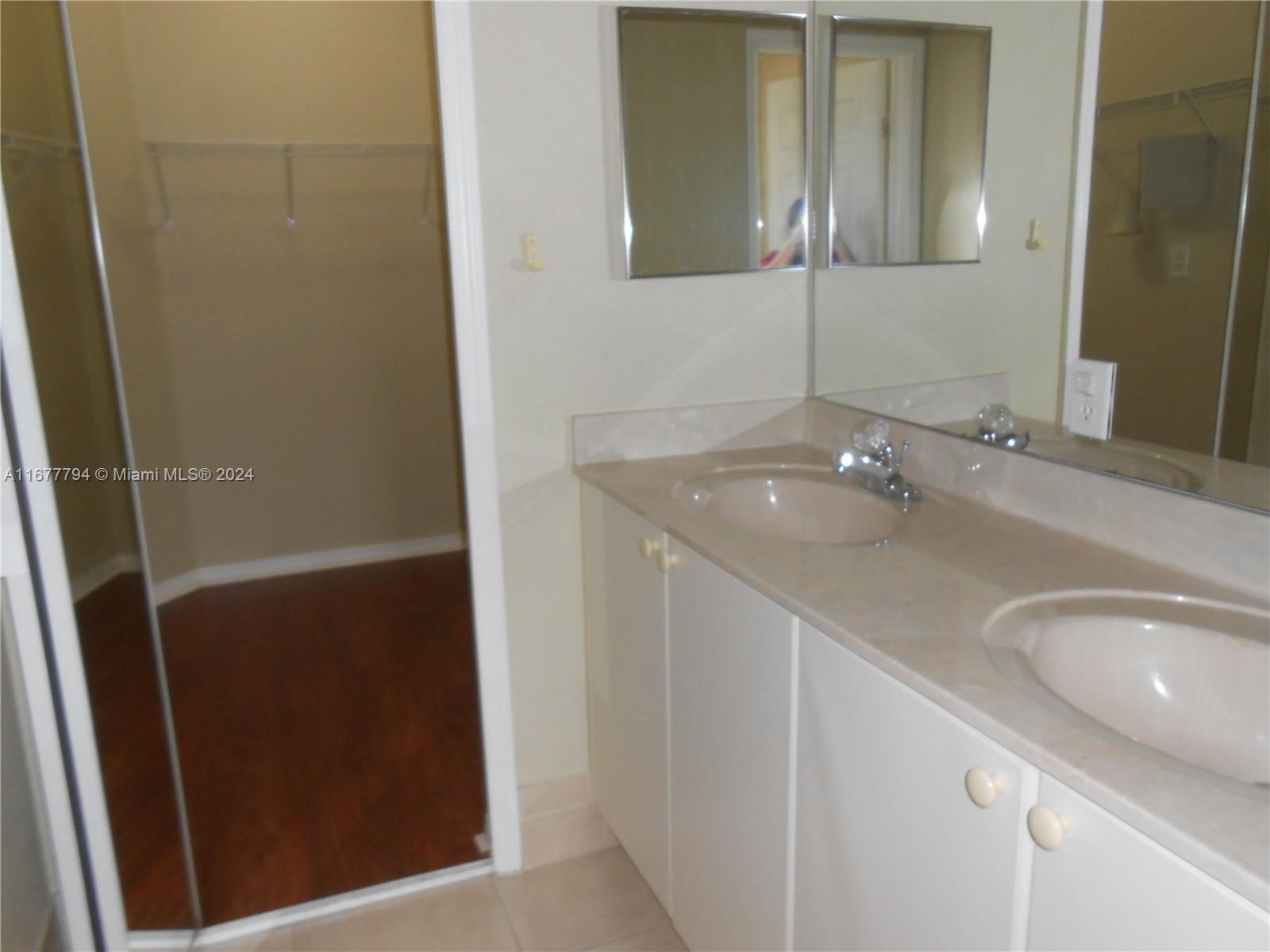 KENDALL BREEZE - Residential Lease