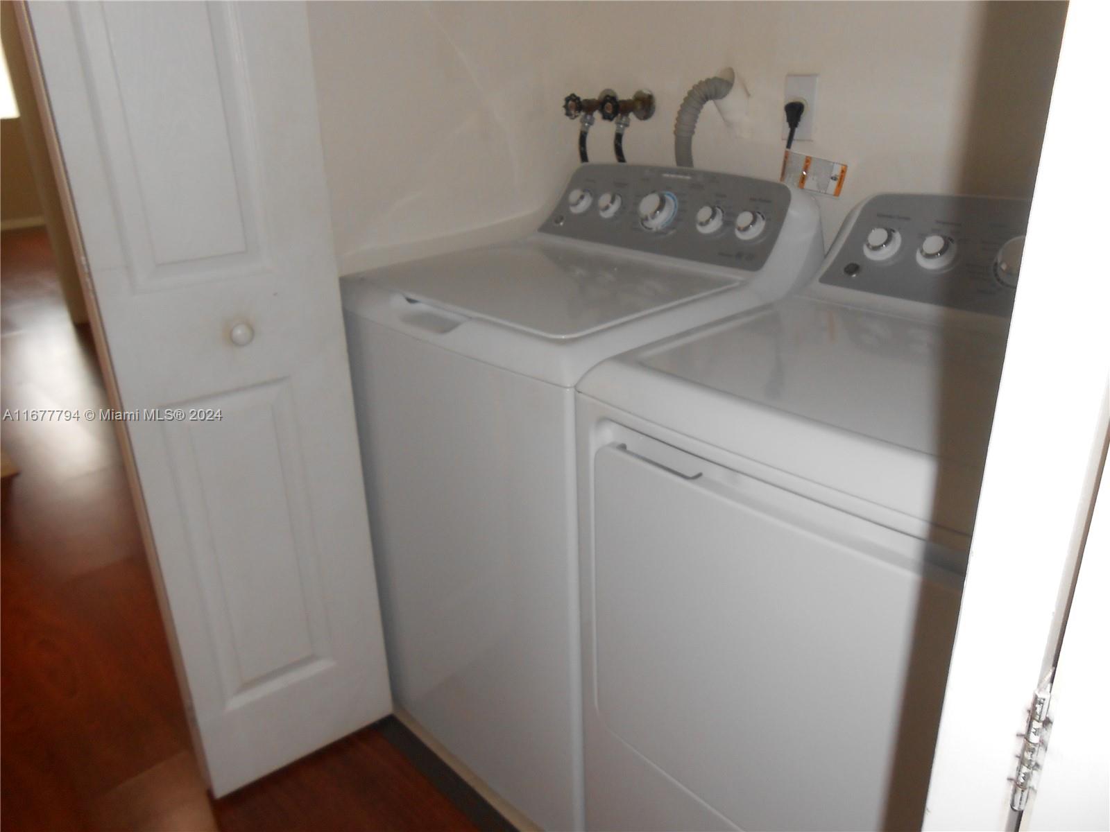 KENDALL BREEZE - Residential Lease