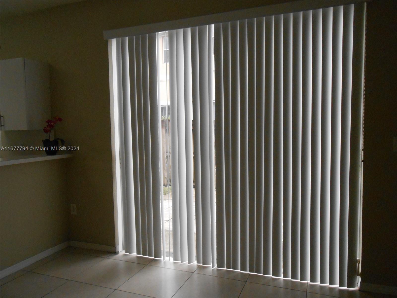 KENDALL BREEZE - Residential Lease