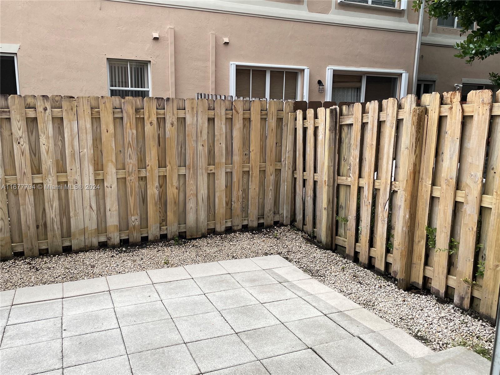 KENDALL BREEZE - Residential Lease