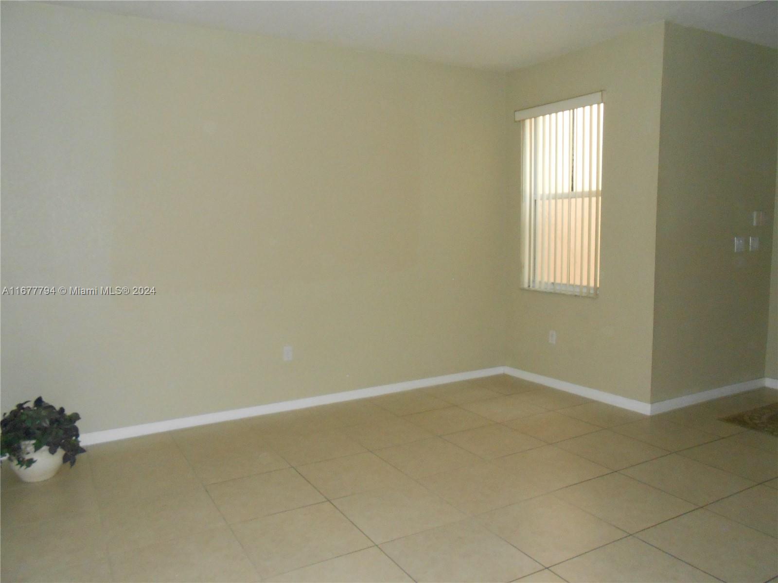 KENDALL BREEZE - Residential Lease