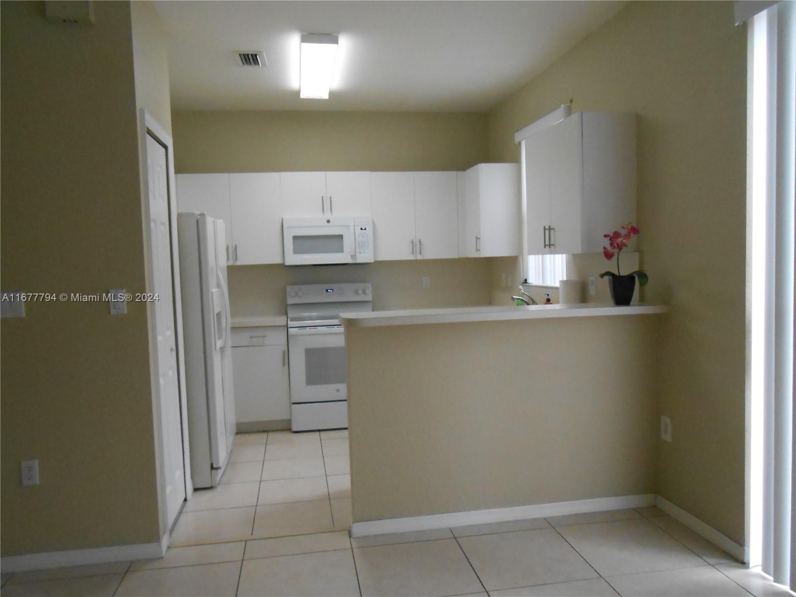 KENDALL BREEZE - Residential Lease