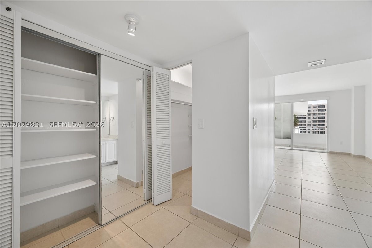 COMMODORE CLUB SOUTH COND - Residential