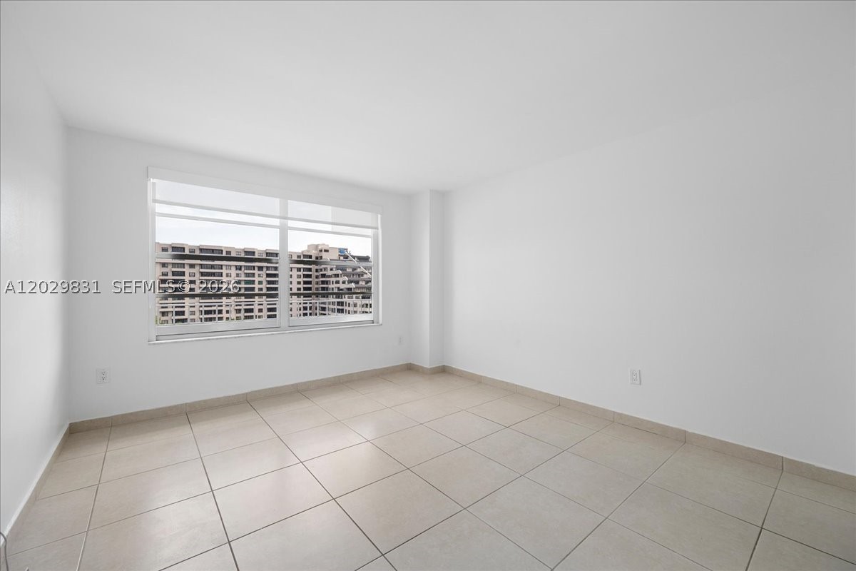 COMMODORE CLUB SOUTH COND - Residential