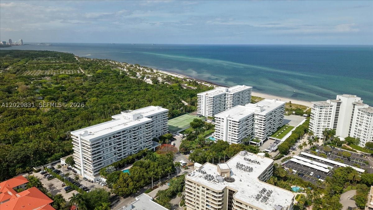 COMMODORE CLUB SOUTH COND - Residential