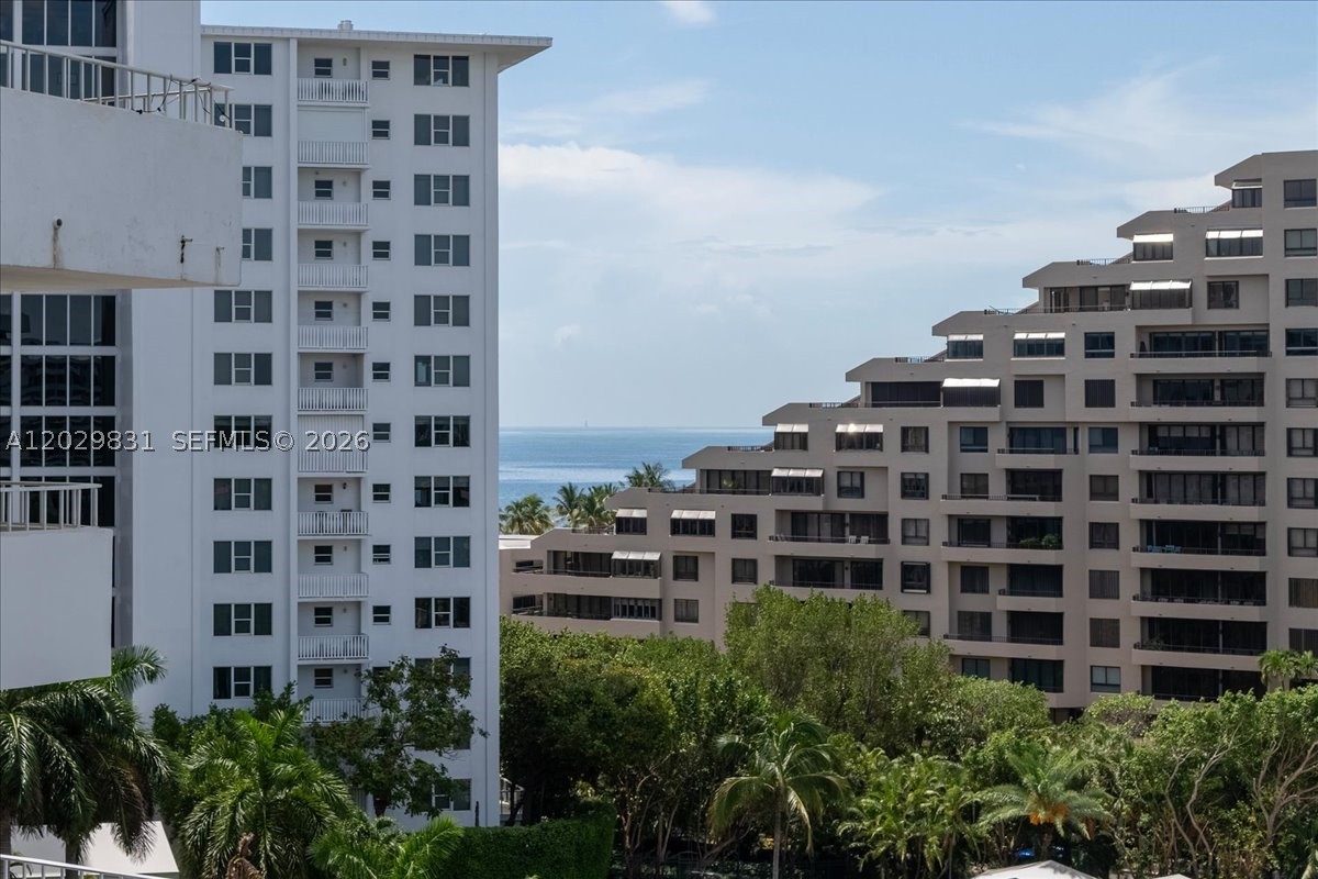 COMMODORE CLUB SOUTH COND - Residential