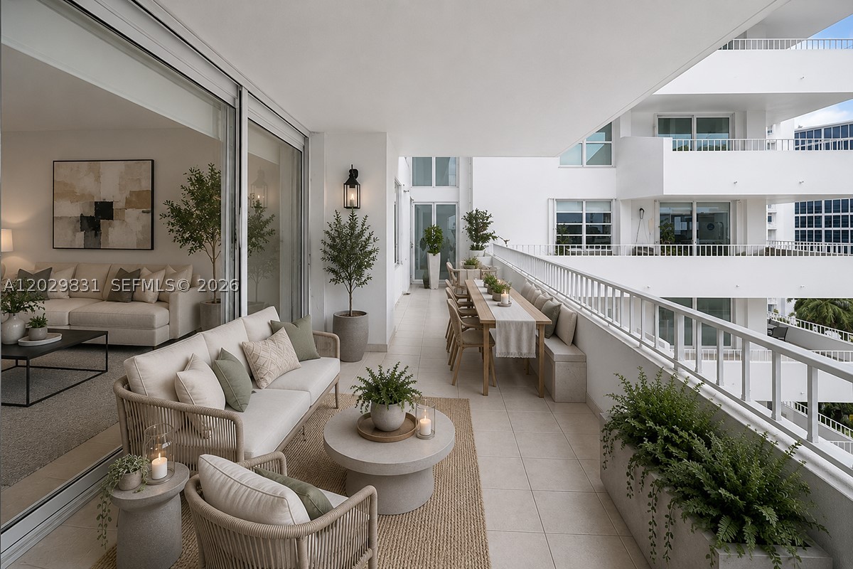 COMMODORE CLUB SOUTH COND - Residential