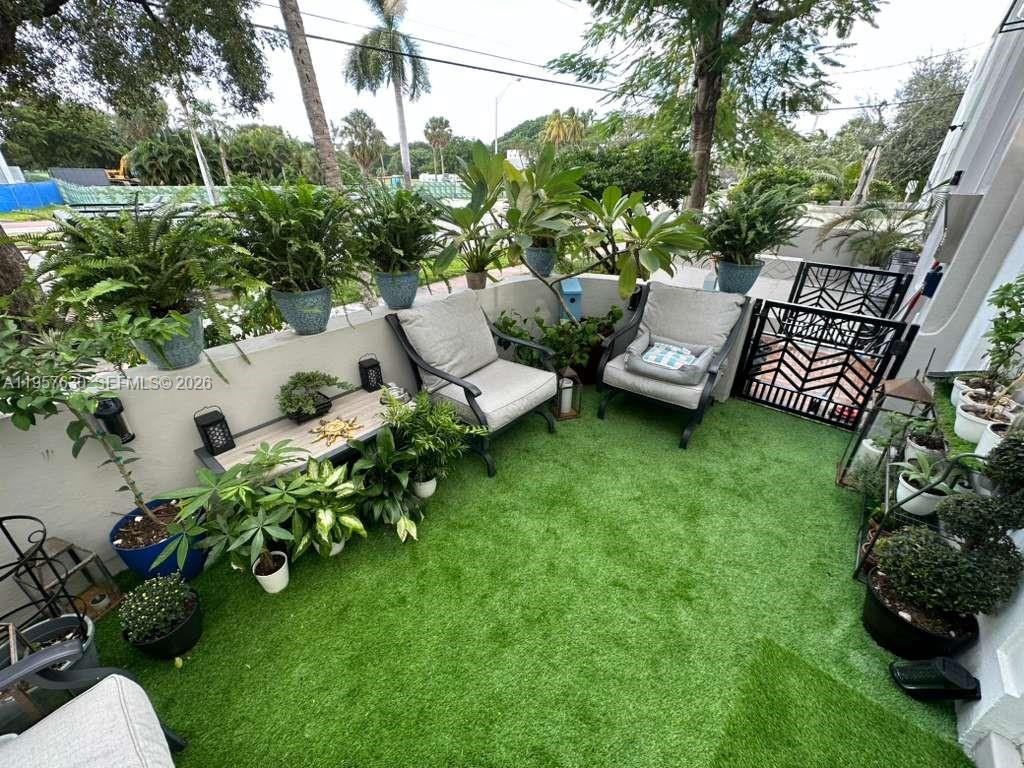 THE PINES AND THE PALMS C - Residential
