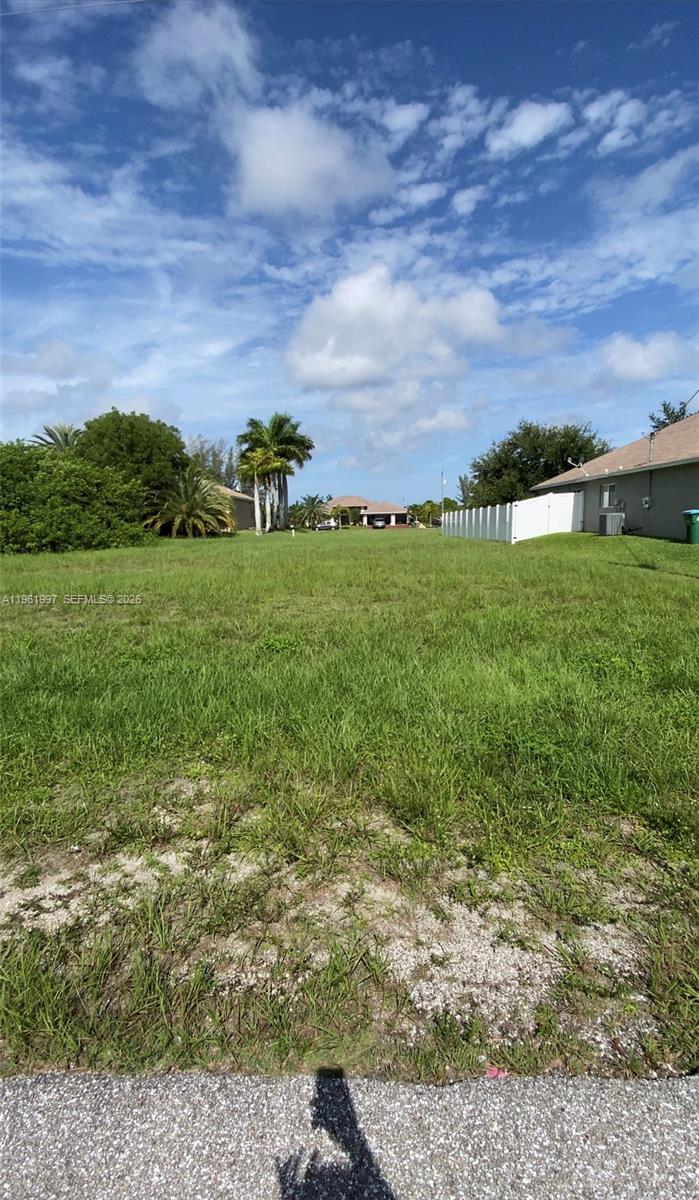 Discover this prime 0.24-acre residential lot located in Cape Coral, beautiful dry lot to build your dream house.
Northwest Cape Coral while staying close to shopping, dining, schools, and boat ramps. No HOA