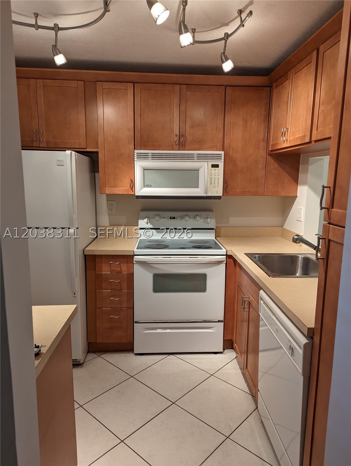 TANGERINE CONDOMINIUM SIX - Residential Lease