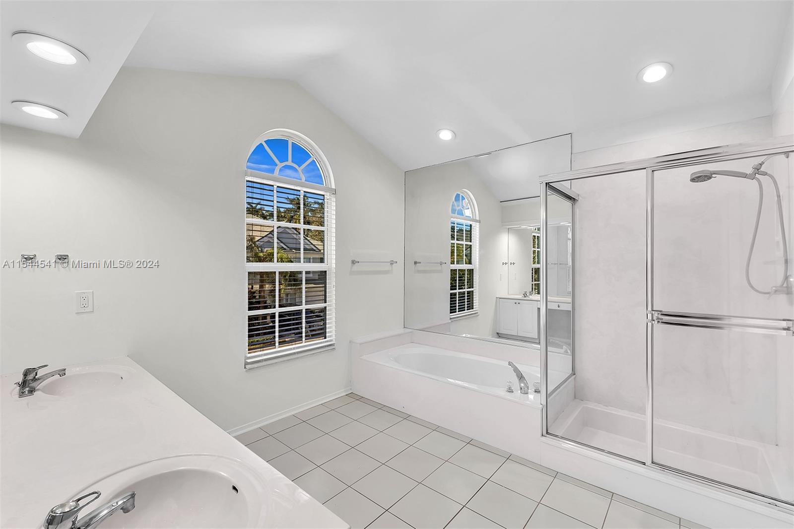 ST ANDREWS GRAND CONDO - Residential