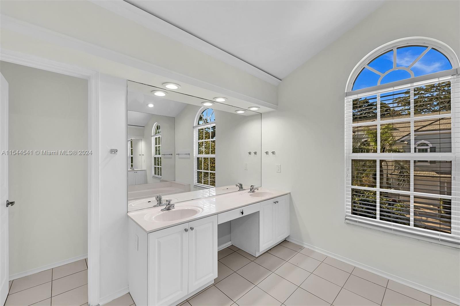 ST ANDREWS GRAND CONDO - Residential