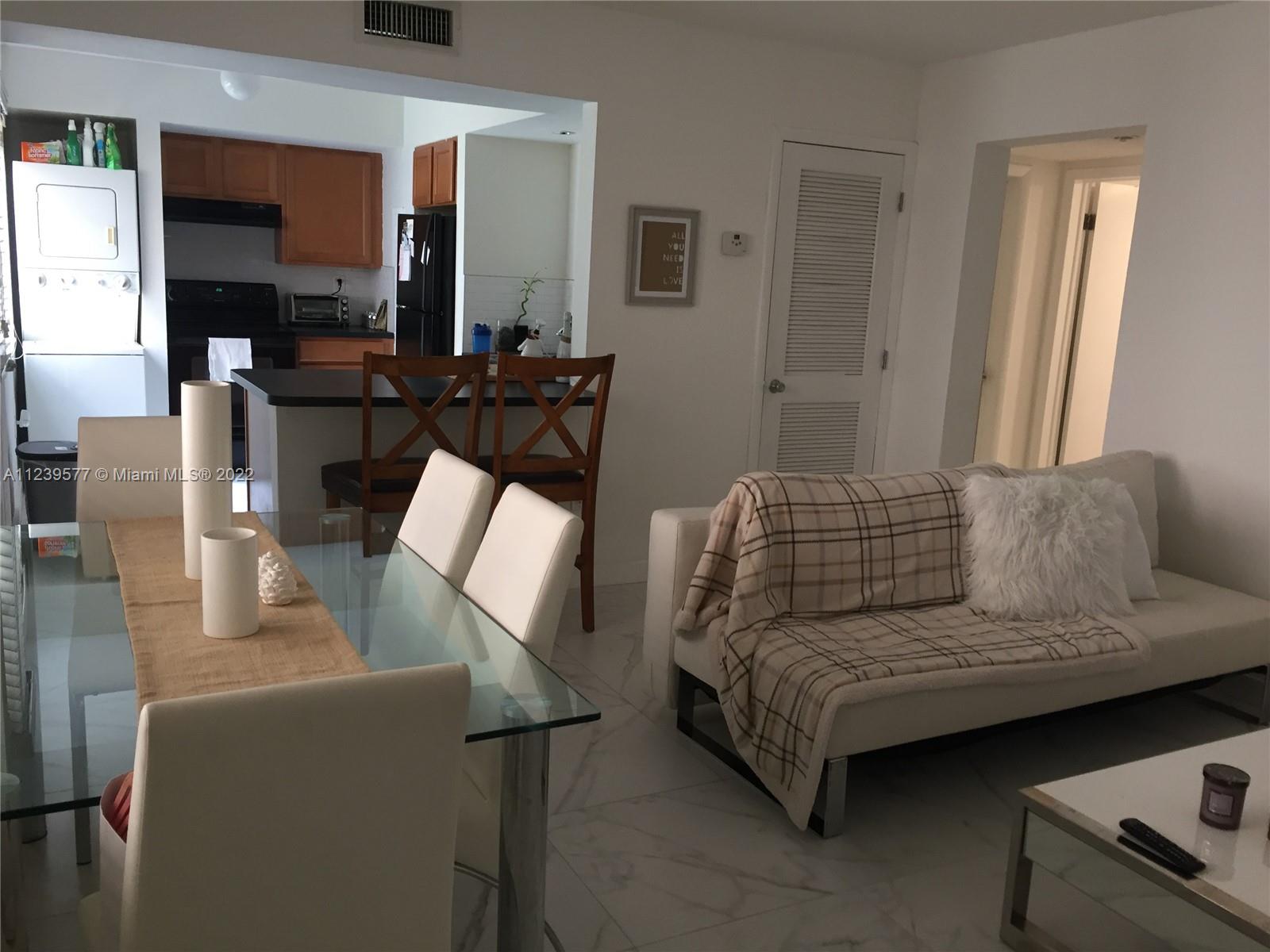 COURTYARDS OF THE GROVE C - Residential Lease