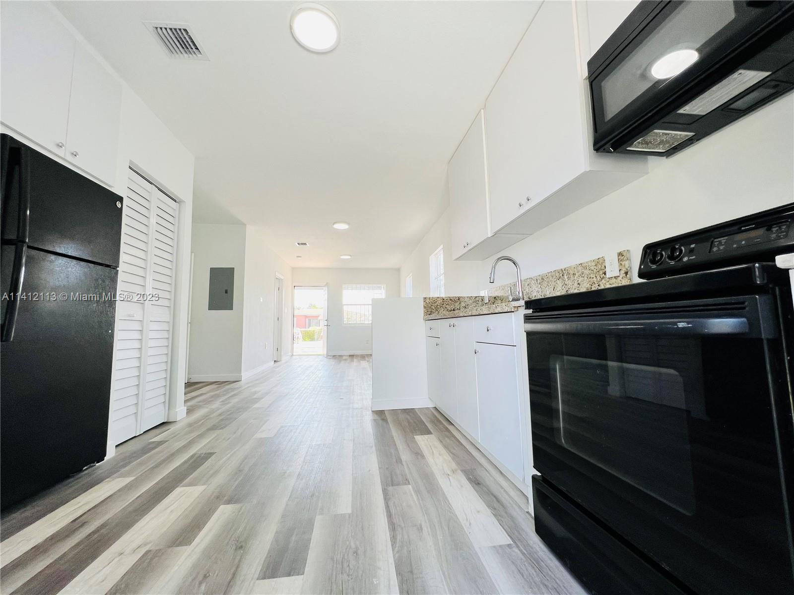 T L JOHNSON SUB IN SW1/4 - Residential Lease