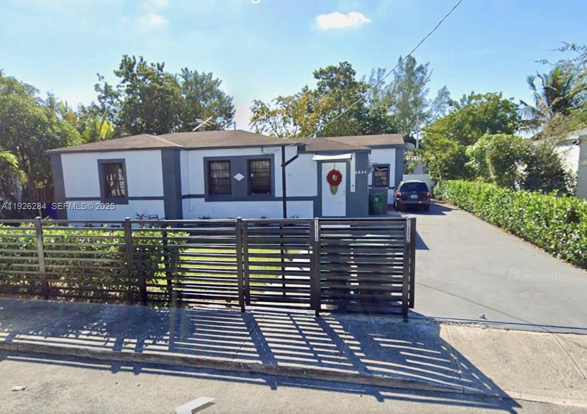 This well-maintained studio, one full bathroom duplex, offers comfortable living in a convenient location. Features include a spacious living area, updated kitchen, and private entrance. Close to shopping, dining, and major highways. Ready for immediate move-in.