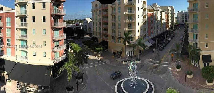 Large 1 Bedroom 1 Bath Apartment in Downtown Dadeland.  1 Parking Space included.  Washer and Dryer in unit.  Community has a beautiful Rooftop Pool, Gym, and other common areas.  Invest in Dadeland.  Several new restaurants and cafes.