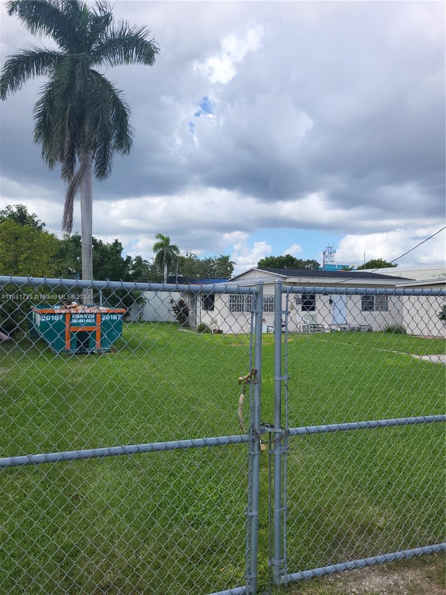 Unique development oportunity in the heart of Homestead. This property have a single unit of 3 bedrooms and two bath. The two story building is empty and in need of extensive repairs.Have the potential to be converted or build  in two apartments for rental purposes.. The land is zoning for residential and comercial property with a duplex and multifamily units. In addition, a commercial .bussiness and structure is allow on the premises as per Homestead city. A lot of potential for a visionary person. Actual units in the land are empty and in need of extensive repairs. Sold As-is.

Bring your prospects. Owner motivated. Some owner financing may be available with the right termns