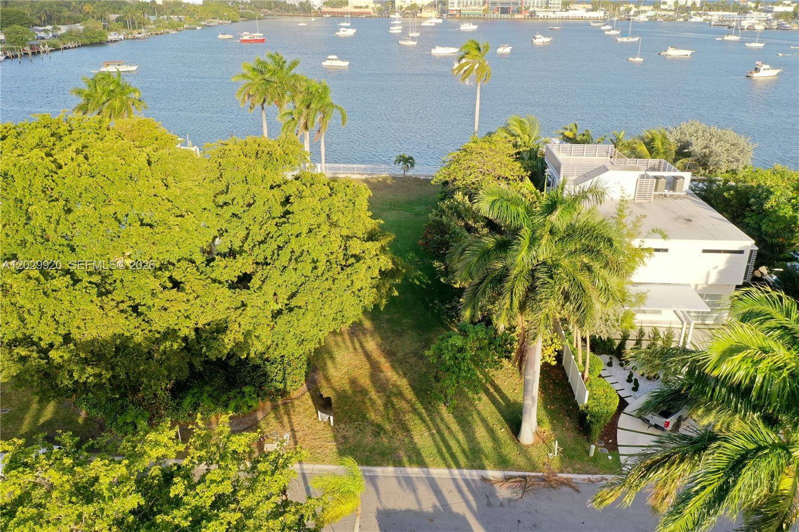 HOLLYWOOD LAKES SECTION - Land
