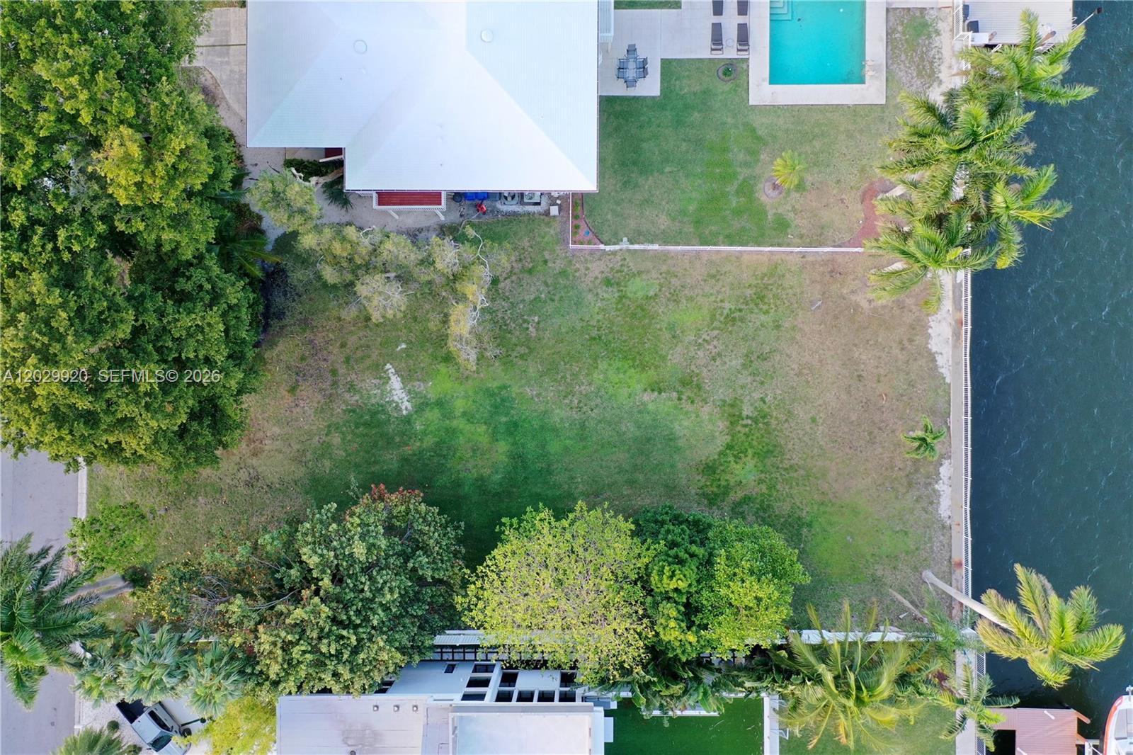 HOLLYWOOD LAKES SECTION - Land