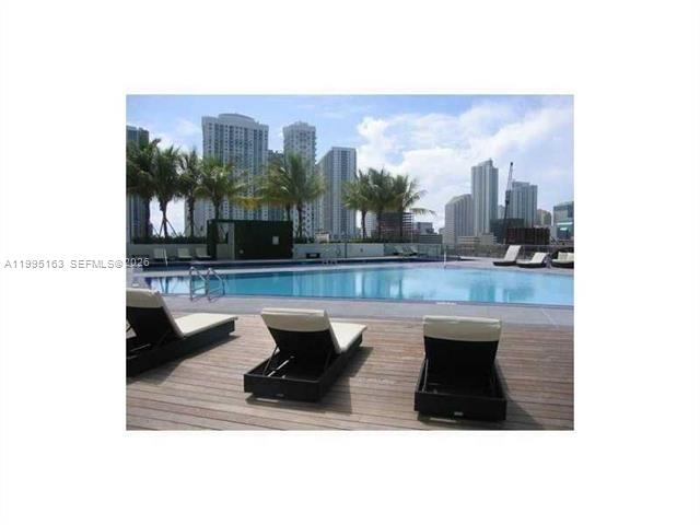 THE IVY CONDO - Residential