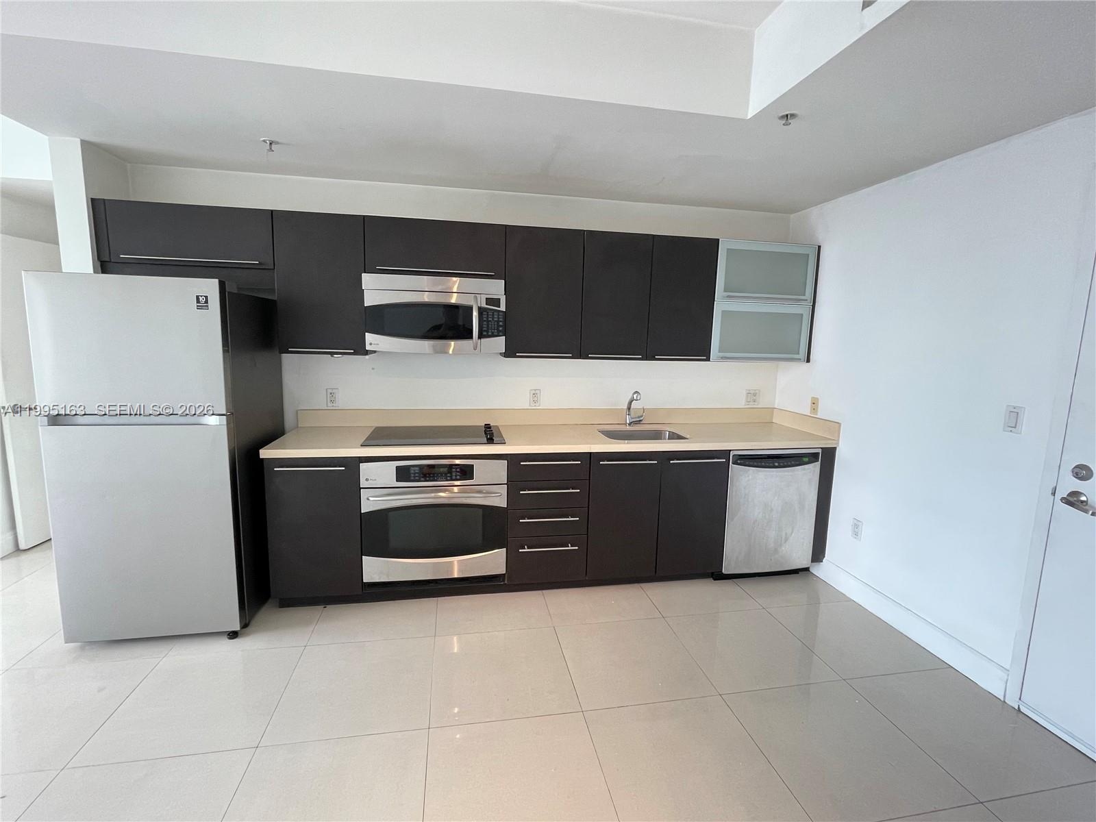 STYLISH UNFURNISHED 1 BED / 1 BATH AT THE IVY – LIVE IN THE HEART OF BRICKELL BRIGHT AND OPEN LAYOUT WITH MODERN KITCHEN, STAINLESS STEEL APPLIANCES, PORCELAIN FLOORS THROUGHOUT, AND IN-UNIT WASHER & DRYER. ENJOY CITY AND RIVER VIEWS RIGHT FROM YOUR HOME. THE IVY OFFERS RESORT-STYLE AMENITIES THAT MATCH YOUR LIFESTYLE: 24-HR SECURITY & FRONT DESK, POOL, FITNESS CENTER & SPA, SUNDECK, PARTY ROOM, CHILDREN’S PLAYGROUND, VALET, AND MORE. WALK TO BRICKELL CITY CENTRE, MARY BRICKELL VILLAGE, RESTAURANTS, BARS, AND SHOPS. EASY ACCESS TO I-95 & METRO FOR COMMUTE OR WEEKEND GETAWAYS. PERFECT FOR END-USERS OR INVESTORS. RENTED AT $2,700 UNTIL DECEMBER 2026. SHOWINGS WITH 24-HOUR NOTICE.