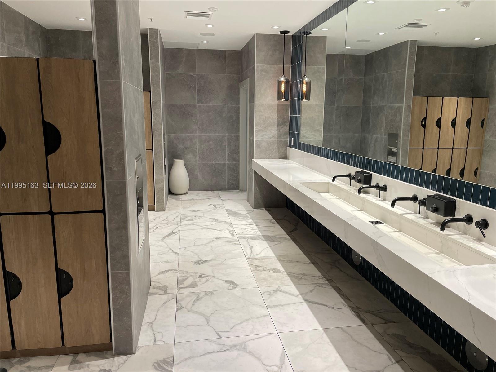 THE IVY CONDO - Residential