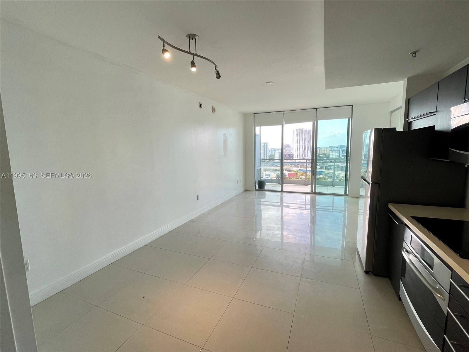 THE IVY CONDO - Residential