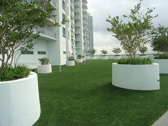 THE IVY CONDO - Residential