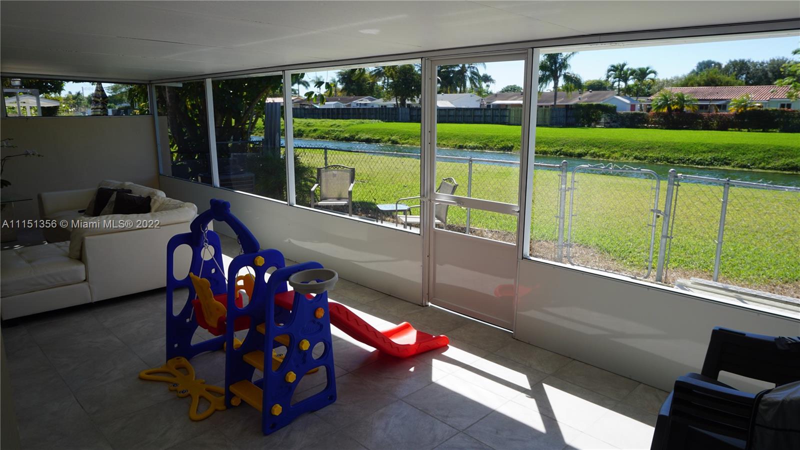 DEVON-AIRE VILLAS SEC 3 - Residential