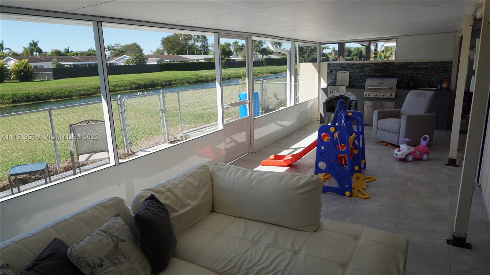 DEVON-AIRE VILLAS SEC 3 - Residential